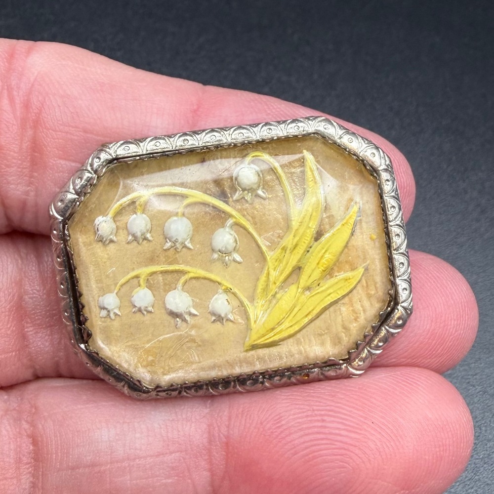 Vintage Reverse Carved Glass Brooch Silver Tone Lily of the Valley Goofus Glass - Picture 2 of 12